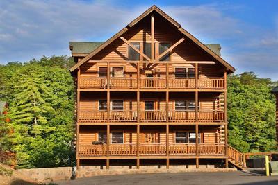 Family Valley Lodge - Six Bedroom Cabin