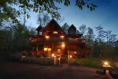 Smoky Mountain Getaway - Five Bedroom Cabin