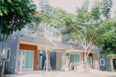 Happyland Residence