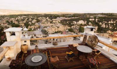 Solo Cave Suites