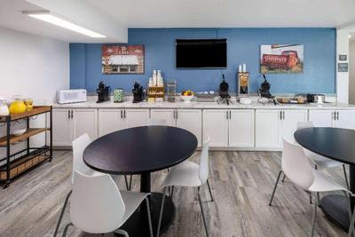 Baymont by Wyndham Laredo