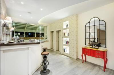 B.Equine Range Hotel