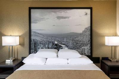 Super 8 by Wyndham Laredo