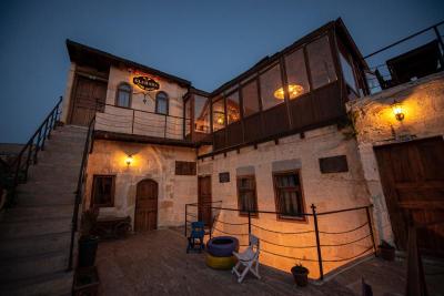 Glamada Cave Suite