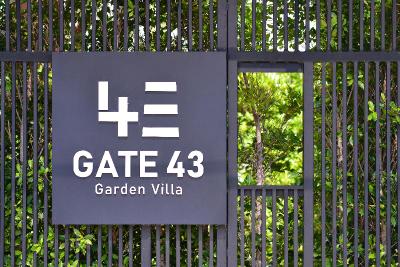 Gate43 Airport Hotel