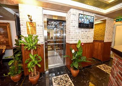 Royal Garden Suite Hotel