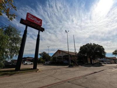 Red Roof Inn & Suites Irving – DFW Airport South