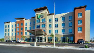 Holiday Inn Express & Suites Ridgecrest China Lake