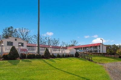 Econo Lodge Calhoun