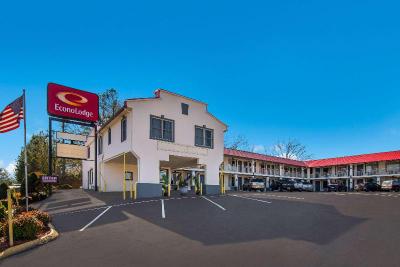 Econo Lodge Calhoun