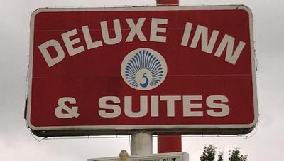 Deluxe Inn And Suites