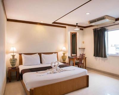 Howard Square Hotel