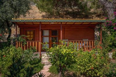 Felicity Hotel & Bungalows
