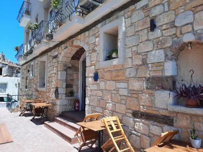 Adi̇l Otel