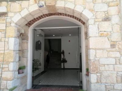 Adi̇l Otel