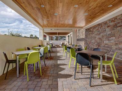 Home2 Suites by Hilton Las Vegas I-215 Curv