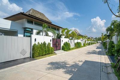 Escape Villas At Shambhala Grand Villa