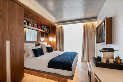 Le Card Hotel