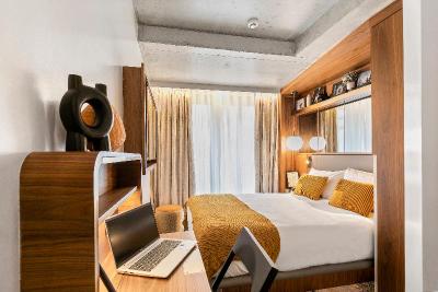 Le Card Hotel