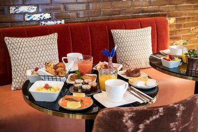 Le Card Hotel