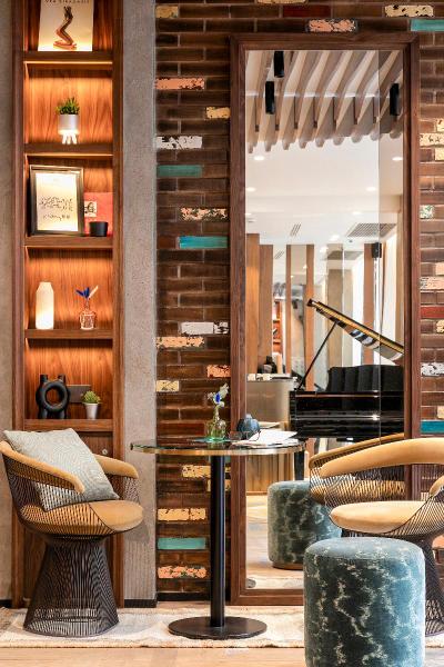 Le Card Hotel