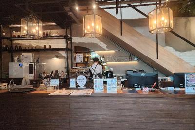 J Place Hotel by ZUZU