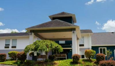 Clarion Pointe-Dillard near Blue Ridge Mountains