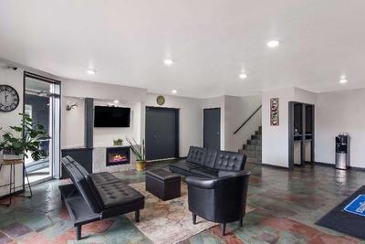 Rodeway Inn & Suites