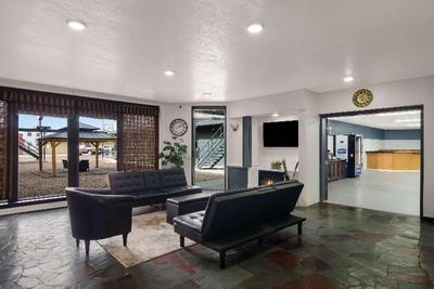 Rodeway Inn & Suites
