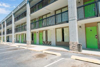 Sandston Inn
