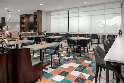 Hampton Inn by Hilton Orlando Southeast Nona