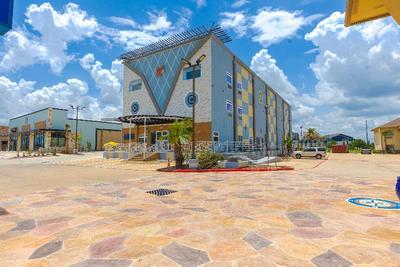 La Vyoma Villas, Westpark Hwy 6