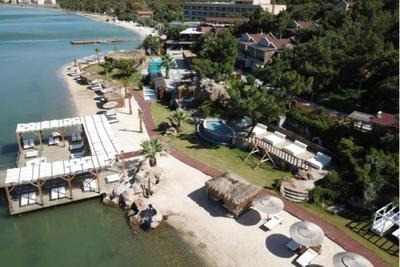 Ivy Sailing Hotel