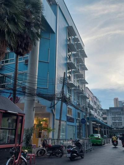 V Check Inn Sukhumvit 22