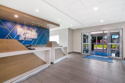 Holiday Inn Express And Suites Springdale Fayettev