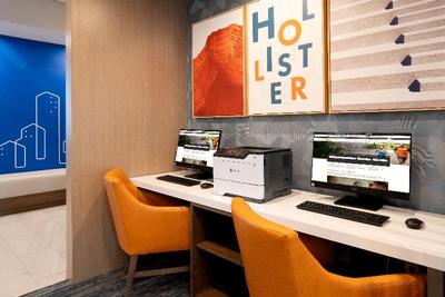 Holiday Inn Express And Suites Hollister