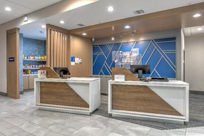 Holiday Inn Express & Suites Dallas Plano North
