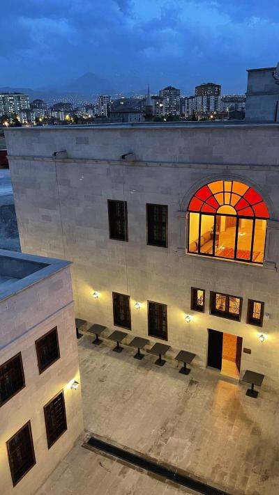 Four Mansions Hotel