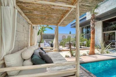 Ayayorgi̇ Homes & Hotels