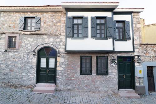 Avlulu Konak Küçükköy