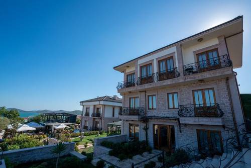 Cunda Baradiel Hotel