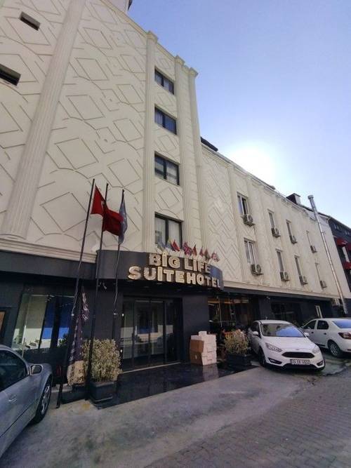 Big Life Suit Hotel