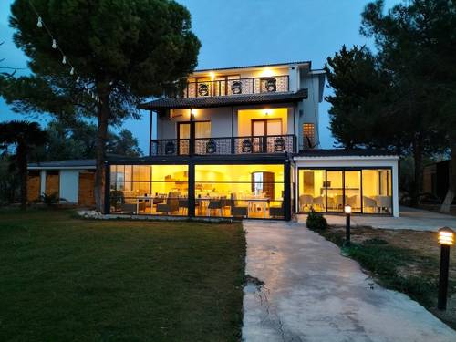 White Moon Hotel