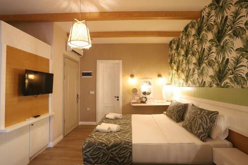Dolphin Park Hotel