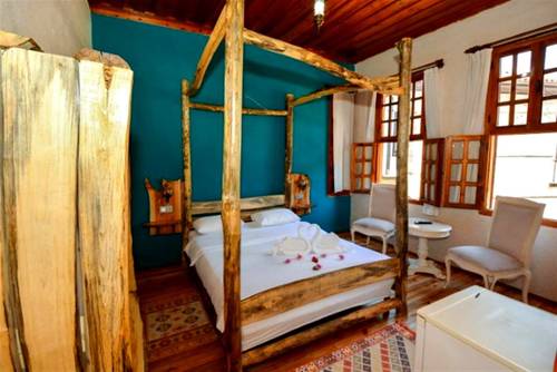 Otel Wood House