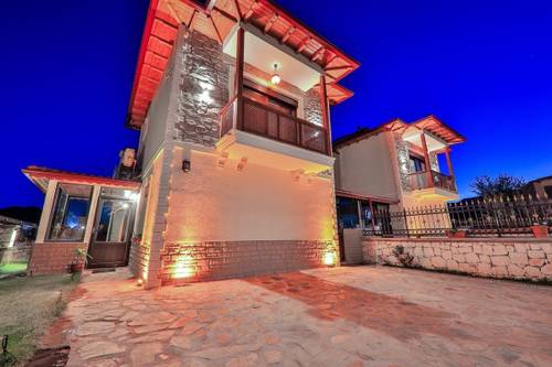 Villa Scroll