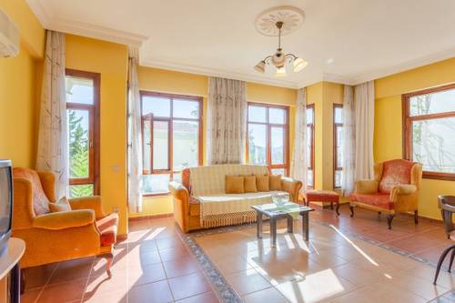 Arykandos Ortak Havuzlu Villa