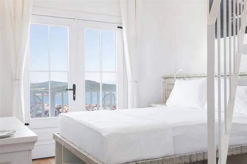 Cunda Pür Beyaz Otel