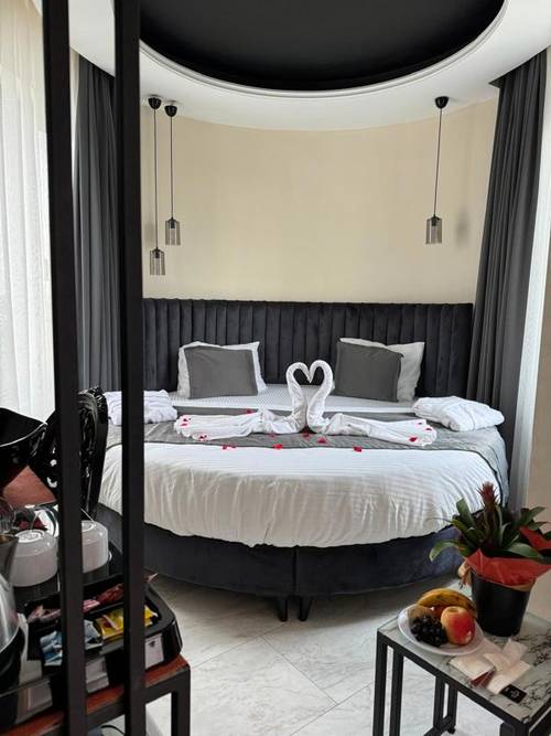 Queen Airport Hotel