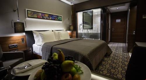 Royal Stay Palace Hotel